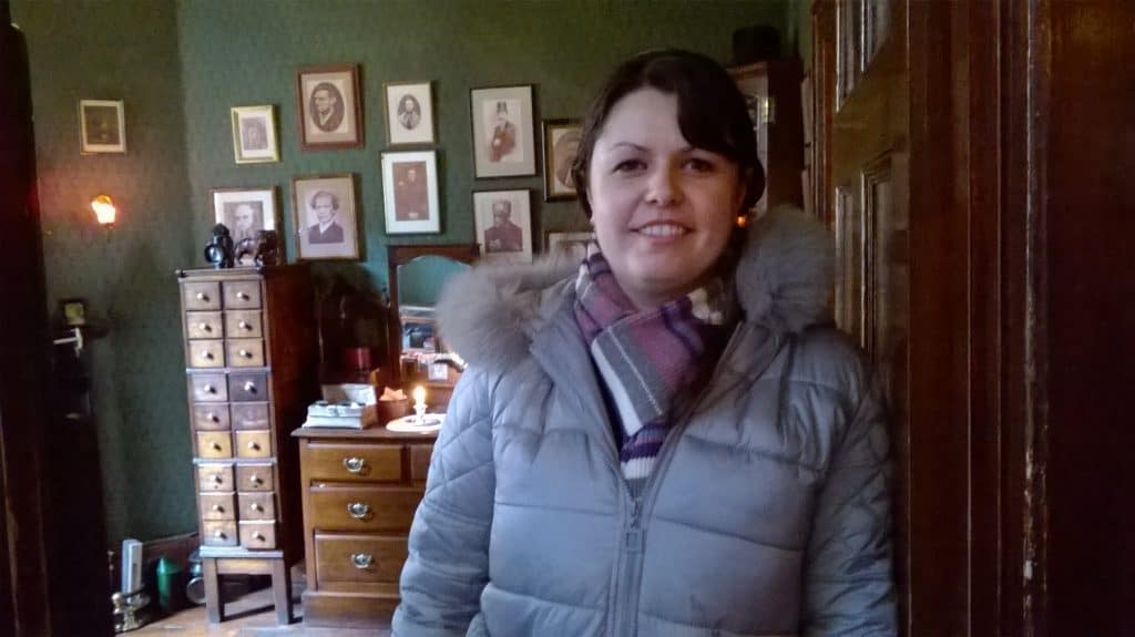Rebeca Duriga smiling in a grey jacket.