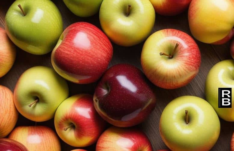 Apples of different colors.